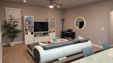 1739 E Autumn Sage Ave in Fresno, CA - Building Photo - Building Photo