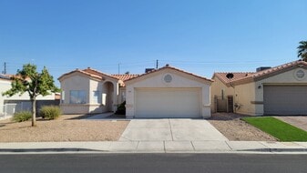 319 Mulberry Glen Dr in North Las Vegas, NV - Building Photo