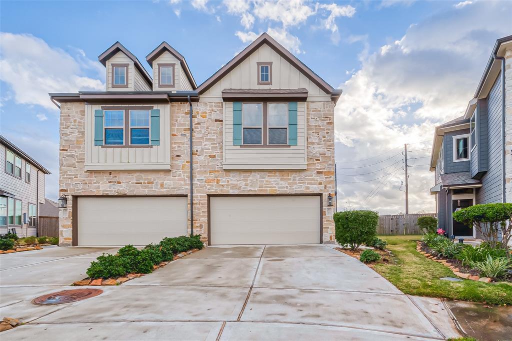 8700 Laurel Crest Dr in Missouri City, TX - Building Photo