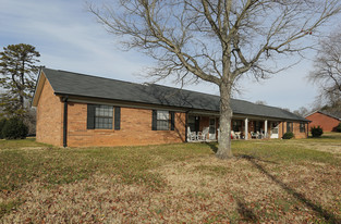 Colonial Oaks Apartments