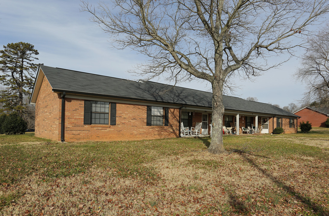 Colonial Oaks in Cherryville, NC - Building Photo