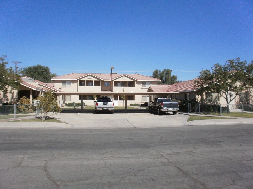 La Poloma Apartments in Brawley, CA - Building Photo