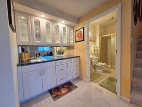 1025 Rosewood Dr in Carpentersville, IL - Foto de edificio - Building Photo