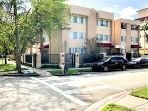 300 Madeira Ave-Unit -304 in Coral Gables, FL - Building Photo - Building Photo