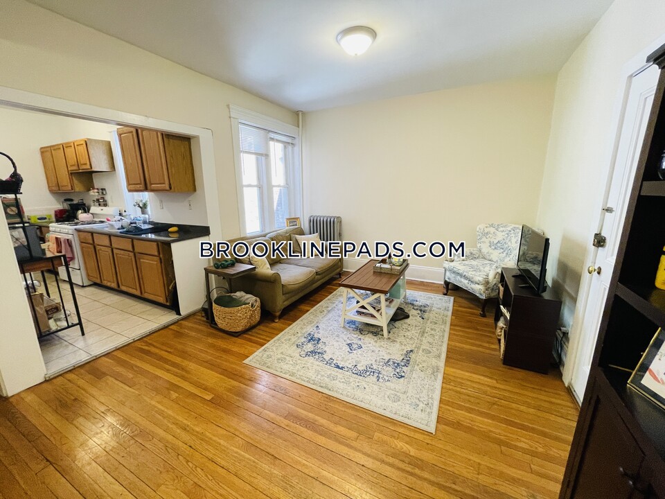 16 Fuller St in Brookline, MA - Building Photo
