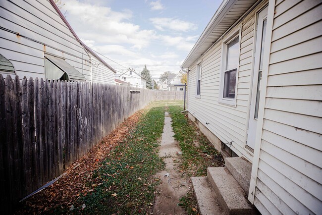 2121 Delence St in Toledo, OH - Building Photo - Building Photo