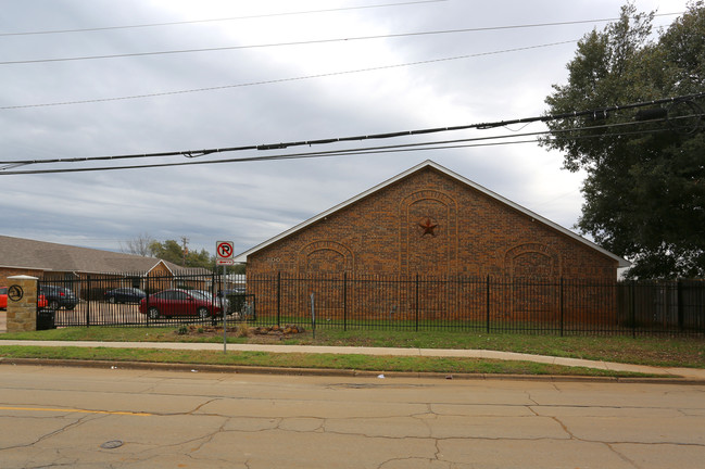 University Terrace in Arlington, TX - Foto de edificio - Building Photo