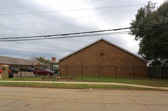 University Terrace in Arlington, TX - Building Photo - Building Photo