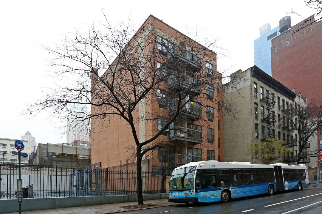337 W 43rd St in New York, NY - Foto de edificio