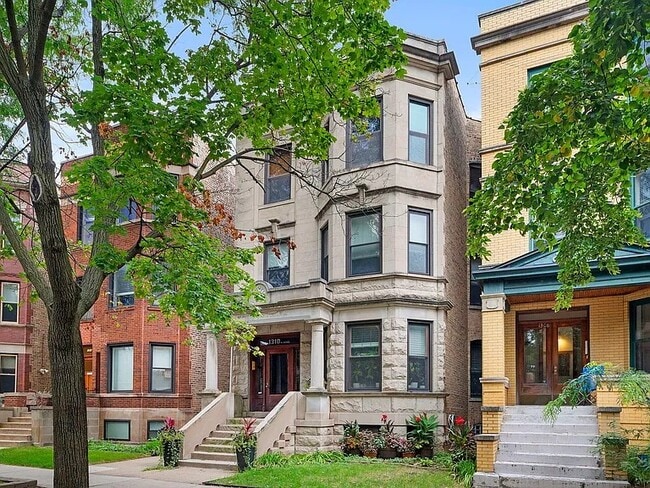 1310 W Cornelia Ave, Unit 3