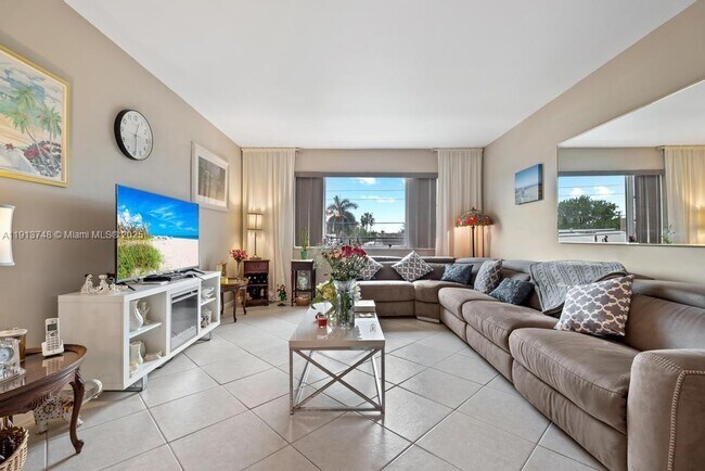 400 S Cypress Rd in Pompano Beach, FL - Building Photo - Building Photo