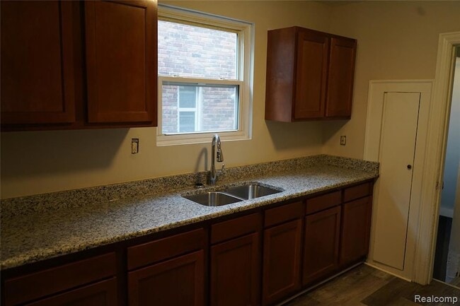 7010 Thatcher St in Detroit, MI - Building Photo - Building Photo