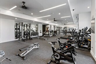 205 S Kings Dr in Charlotte, NC - Building Photo - Building Photo