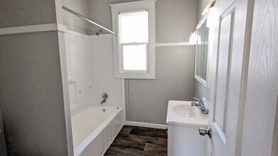 826 W Grand Ave in Muskegon, MI - Building Photo - Building Photo