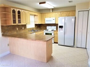 2652 SW 31st Ct in Miami, FL - Building Photo - Building Photo