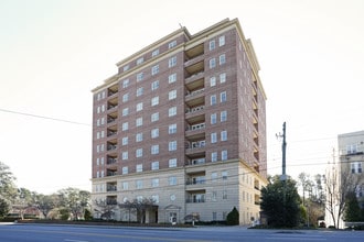 Winston Condominiums in Atlanta, GA - Foto de edificio - Building Photo