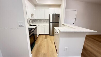 9705 Hammocks Blvd in Miami, FL - Building Photo - Building Photo