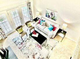 Willow Lake in Virginia Beach, VA - Building Photo