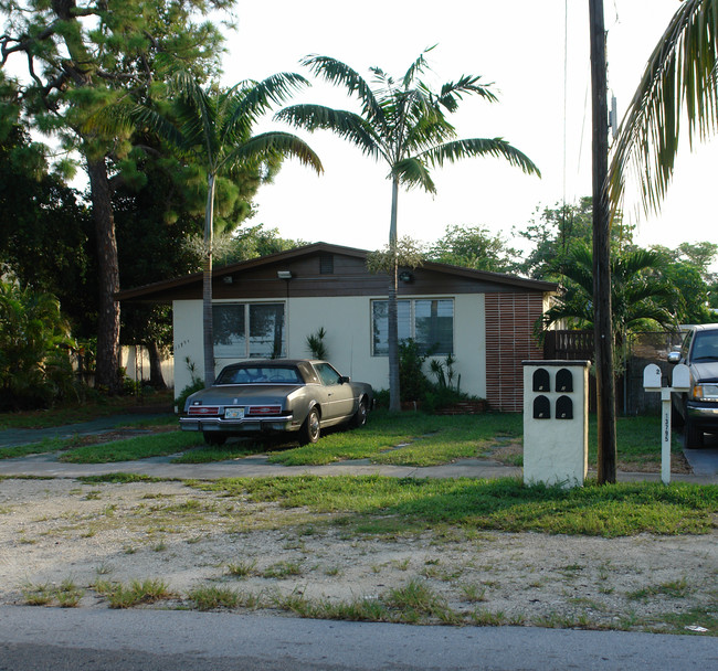 13797 Highlands Dr in Miami, FL - Building Photo - Building Photo