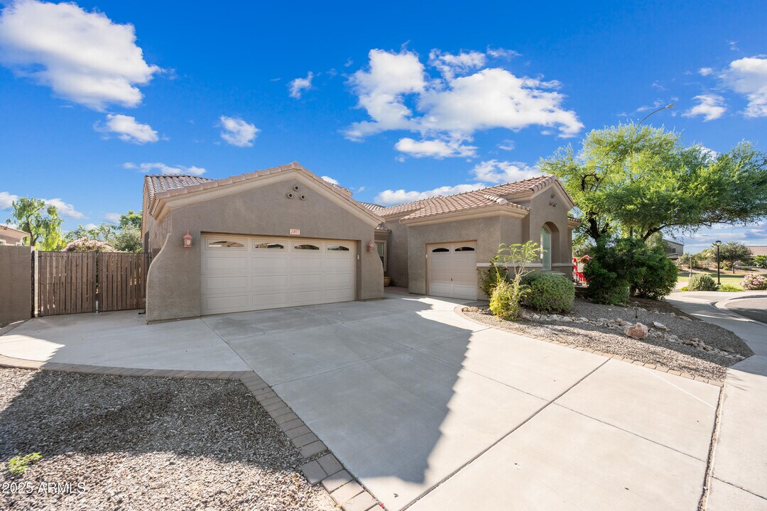 2407 E Iris Dr in Chandler, AZ - Building Photo
