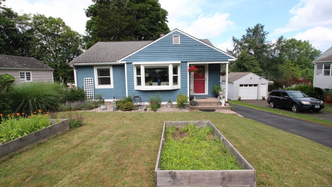 33 Ridgefield St