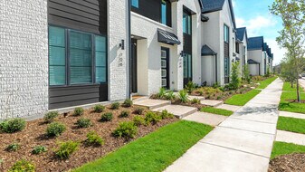 The Louise Townhomes in Arlington, TX - Building Photo