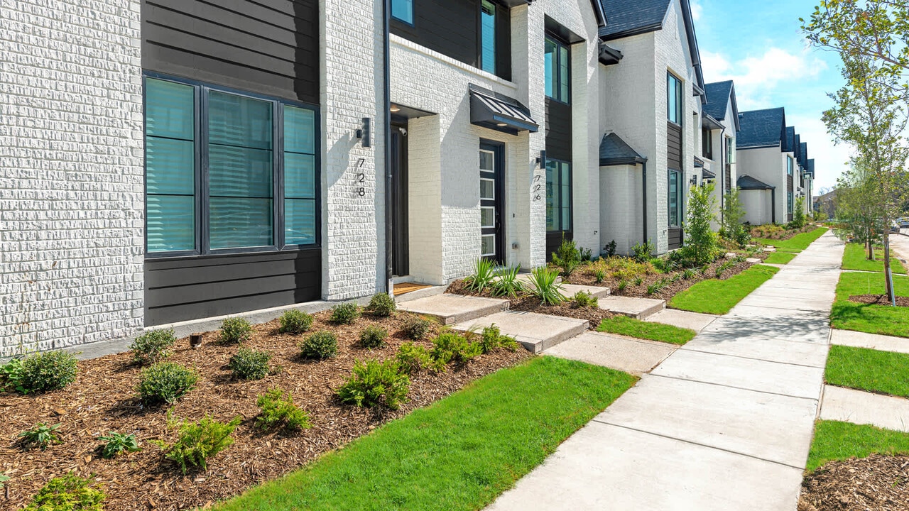 The Louise Townhomes in Arlington, TX - Foto de edificio