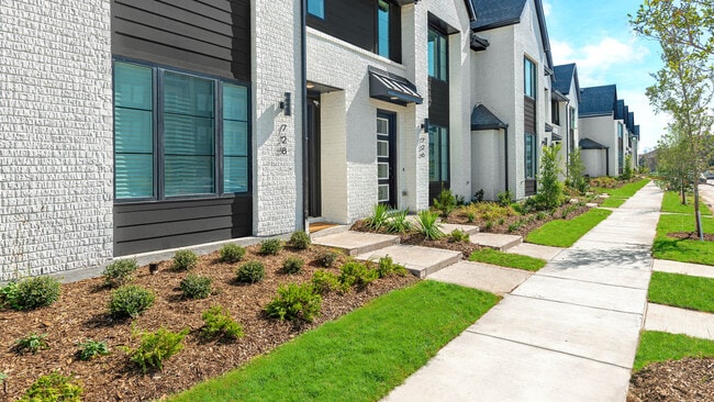 The Louise Townhomes in Arlington, TX - Foto de edificio - Building Photo