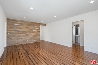 122 N Harper Ave in Los Angeles, CA - Foto de edificio - Building Photo