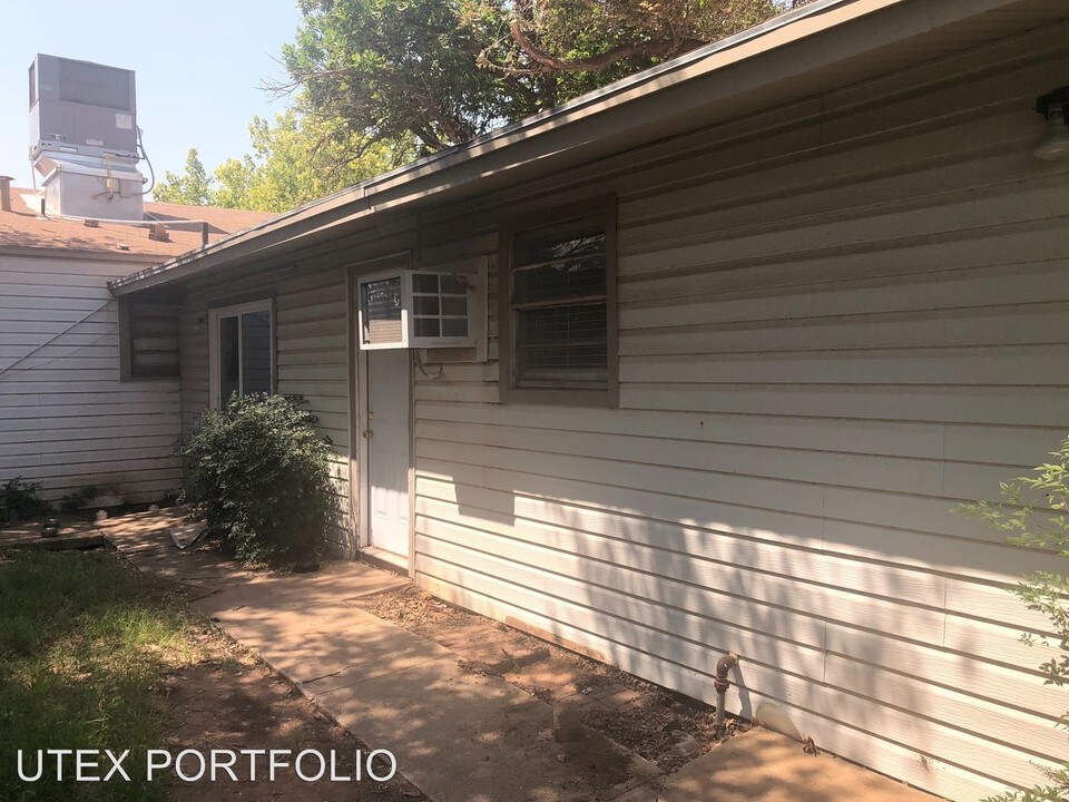 3216 35th St in Lubbock, TX - Building Photo