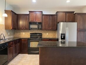 4422 Bay View Dr in Marrero, LA - Foto de edificio - Building Photo