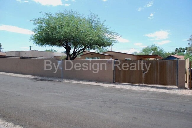 property at 2020 E Grant Rd