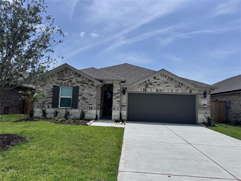 6254 Brazos Trl Dr in Richmond, TX - Building Photo