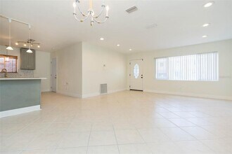 301 89th Ave NE in St. Petersburg, FL - Building Photo - Building Photo