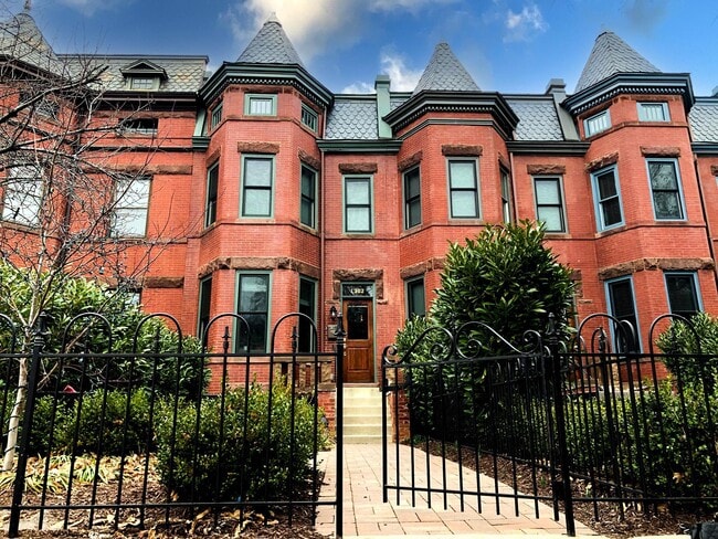 1302 East Capitol St NE in Washington, DC - Building Photo - Building Photo