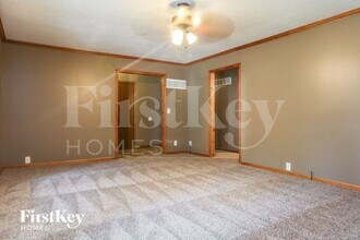 1301 SW Morningside Dr in Blue Springs, MO - Foto de edificio - Building Photo