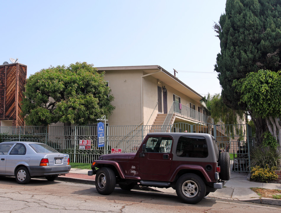 1432 Barry Ave in Los Angeles, CA - Building Photo