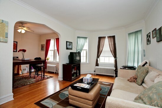 1635 W Fargo Ave in Chicago, IL - Building Photo