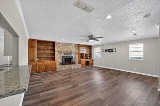 936 N Las Vegas Trail in White Settlement, TX - Building Photo - Building Photo