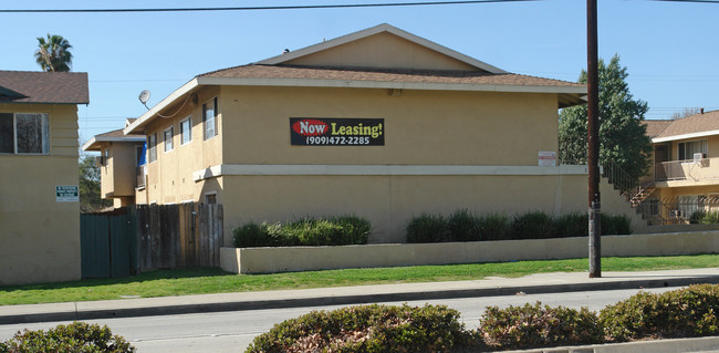 2161 N Towne Ave in Pomona, CA - Foto de edificio - Building Photo