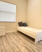 7855 NW 104th Ave, Unit 5 in Doral, FL - Building Photo - Building Photo