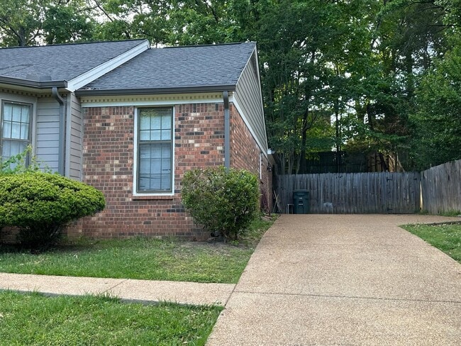 8588 Kettering Dr in Memphis, TN - Building Photo - Building Photo