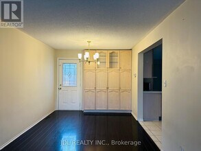 18 Dunsmore Crescent in Richmond Hill, ON - Building Photo - Building Photo