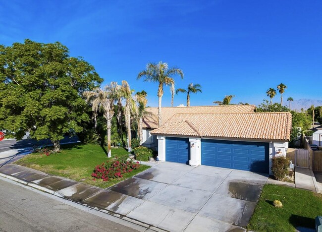 79690 Iris Ct in La Quinta, CA - Foto de edificio - Building Photo