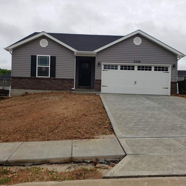 1114 Jaxson Dr in Foristell, MO - Building Photo