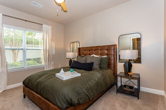 Wellsley Park at Deane Hill Apartments in Knoxville, TN - Foto de edificio - Interior Photo