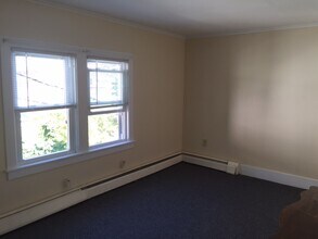 62 W Spring St, Unit C in Winooski, VT - Building Photo - Building Photo