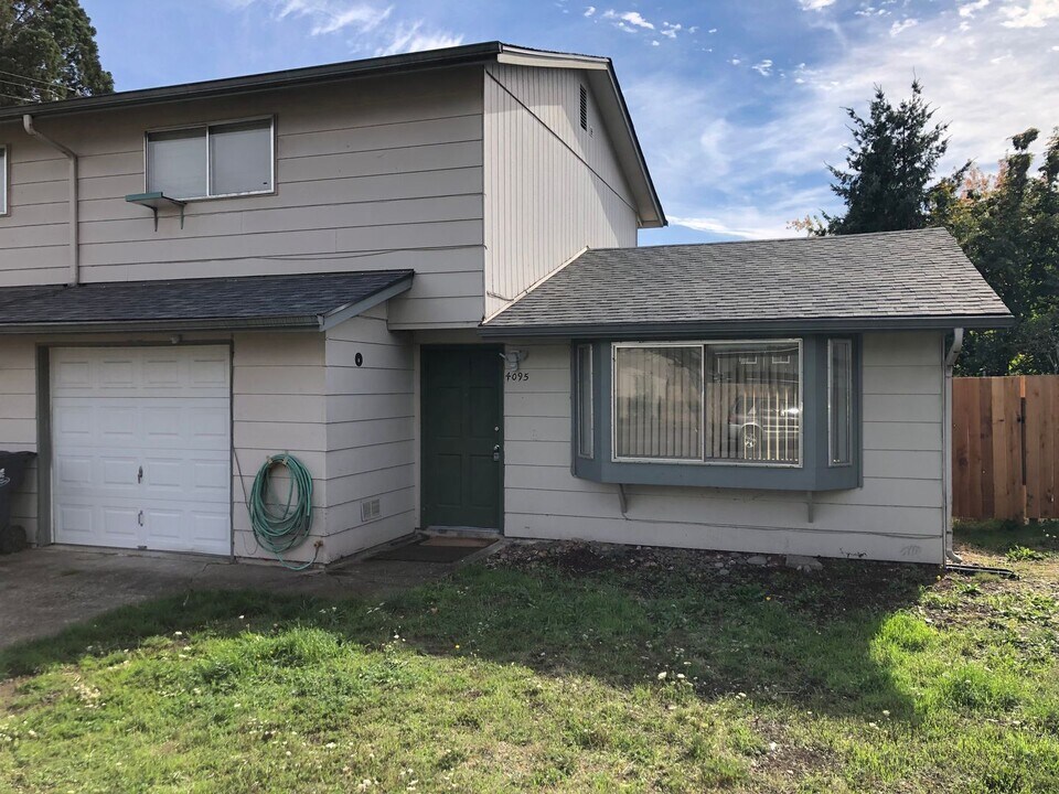 4095 Southway Loop in Springfield, OR - Building Photo