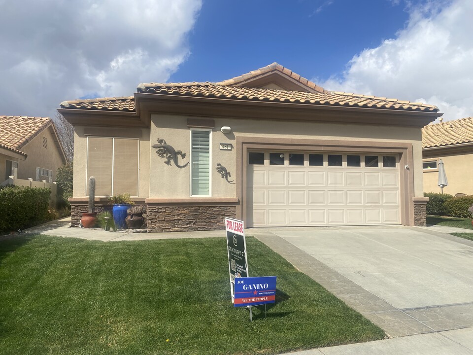 481 Sandpiper St in Banning, CA - Foto de edificio
