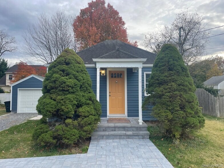 46 Weston St in Huntington Station, NY - Building Photo